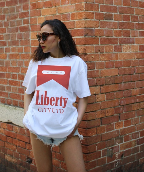 LIBERTY CITY（リバティシティ）の「【LIBERTY CITY/リバティーシティ】 [THE CIGARETTES] Tシャツ（Tシャツ/カットソー・メンズ・ブラック×ホワイト/ホワイト×ブラック/ホワイト×レッド・3/4/2）」の2枚目の写真