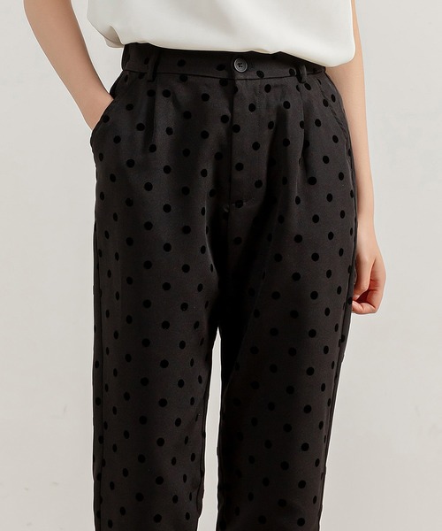 DAY CLOSET（デイ クローゼット）の「レディース フロッキードットテーパードパンツ（その他パンツ・レディース・ブラック・S/M/L）」の5枚目の写真