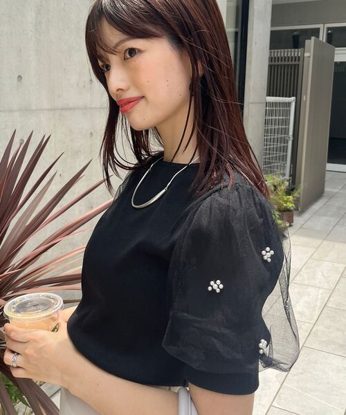 MAJESTIC LEGON(マジェスティックレゴン)の「パールチュールスリーブトップス(Tシャツ/カットソー・レディース・ブラック/アイボリー/ブルー・MEDIUM)」の1枚目の写真