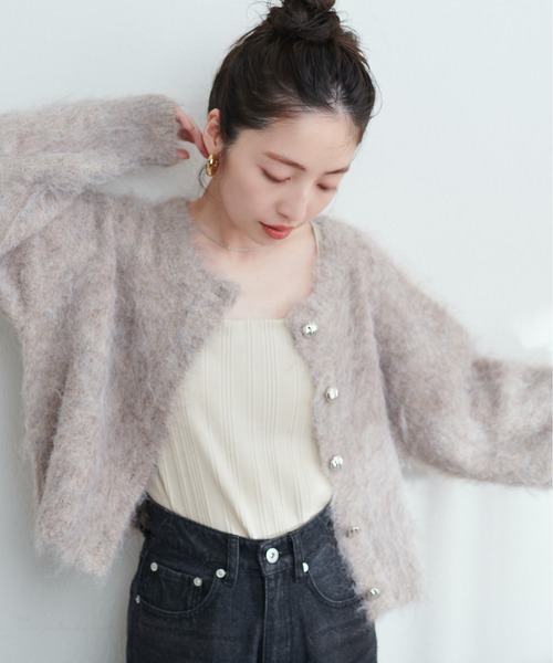 natural couture（ナチュラルクチュール）の「べこべこ釦ほんわりニットカーデ（カーディガン/ボレロ・レディース・グレー/アイボリー/モカ/ラベンダー/ネイビー/イエロー・FREE）」の2枚目の写真