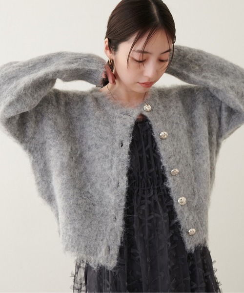 natural couture（ナチュラルクチュール）の「べこべこ釦ほんわりニットカーデ（カーディガン/ボレロ・レディース・グレー/アイボリー/モカ/ラベンダー/ネイビー/イエロー・FREE）」の15枚目の写真