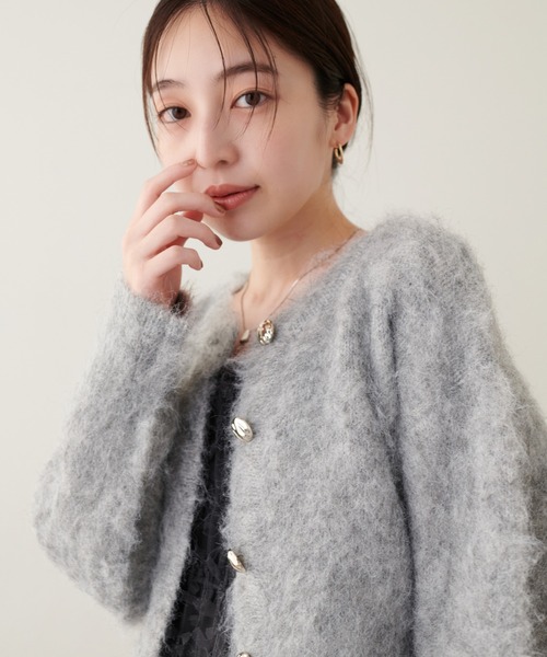 natural couture（ナチュラルクチュール）の「べこべこ釦ほんわりニットカーデ（カーディガン/ボレロ・レディース・グレー/アイボリー/モカ/ラベンダー/ネイビー/イエロー・FREE）」の12枚目の写真