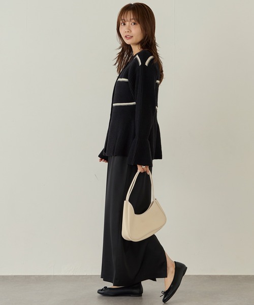 LAVEANGE（ラビアンジェ）の「【洗える】ボーダーペプラムニットカーデ（カーディガン/ボレロ・レディース・グレー/ブラック/レッド・M/3L/4L）」の10枚目の写真