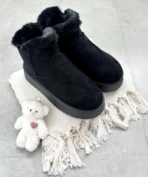 Loueme（ルエム）の「サイドゴアムートンブーツ（ブーツ・レディース・ブラック/アイボリー/モカ・23.5cm/24.5cm）」の16枚目の写真