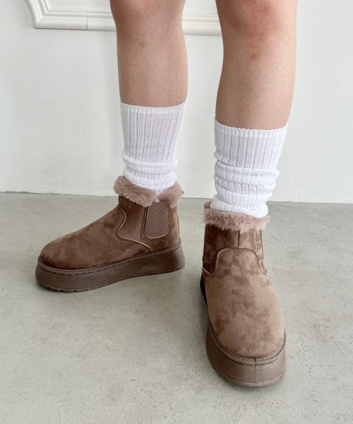 Loueme（ルエム）の「サイドゴアムートンブーツ（ブーツ・レディース・ブラック/アイボリー/モカ・23.5cm/24.5cm）」の18枚目の写真