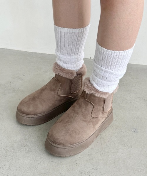 Loueme（ルエム）の「サイドゴアムートンブーツ（ブーツ・レディース・ブラック/アイボリー/モカ・23.5cm/24.5cm）」の17枚目の写真