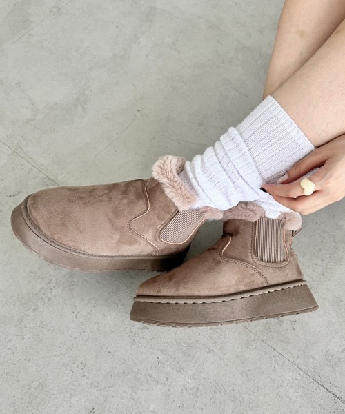 Loueme（ルエム）の「サイドゴアムートンブーツ（ブーツ・レディース・ブラック/アイボリー/モカ・23.5cm/24.5cm）」の20枚目の写真