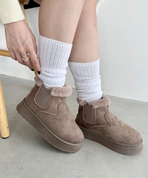Loueme（ルエム）の「サイドゴアムートンブーツ（ブーツ・レディース・ブラック/アイボリー/モカ・23.5cm/24.5cm）」の21枚目の写真