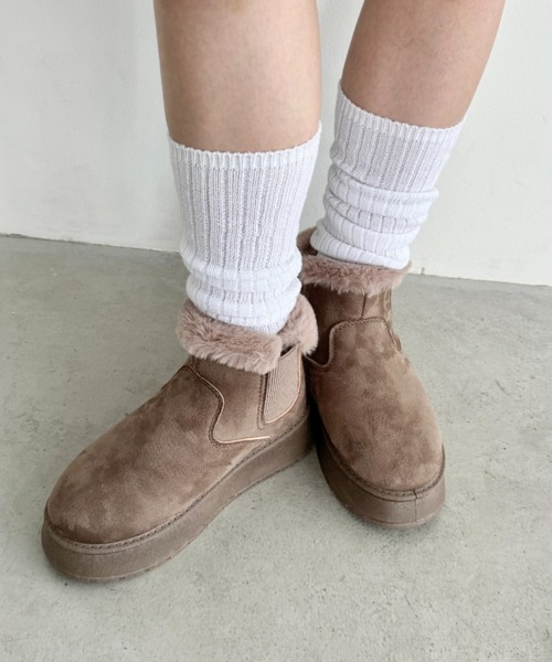 Loueme（ルエム）の「サイドゴアムートンブーツ（ブーツ・レディース・ブラック/アイボリー/モカ・23.5cm/24.5cm）」の19枚目の写真