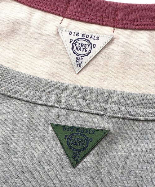 F.O.KIDS(エフオーキッズ)の「ナンバリングワッペンTシャツ(オトナ)(Tシャツ/カットソー・メンズ・グレー/レインボー・LARGE/MEDIUM)」の3枚目の写真