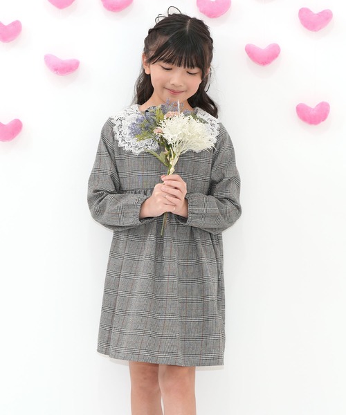 Bee des Bee(ビーデスビー)の「襟付きワンピース(ワンピース・キッズ・ベージュ/ブラック/グレー・150cm/140cm/110cm/100cm/130cm/120cm)」の2枚目の写真