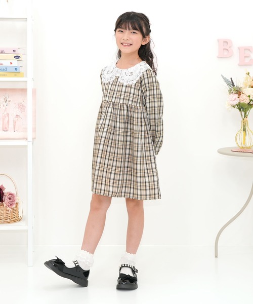 Bee des Bee(ビーデスビー)の「襟付きワンピース(ワンピース・キッズ・ベージュ/ブラック/グレー・150cm/140cm/110cm/100cm/130cm/120cm)」の10枚目の写真