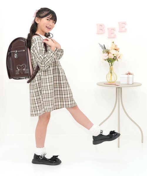 Bee des Bee(ビーデスビー)の「襟付きワンピース(ワンピース・キッズ・ベージュ/ブラック/グレー・150cm/140cm/110cm/100cm/130cm/120cm)」の12枚目の写真