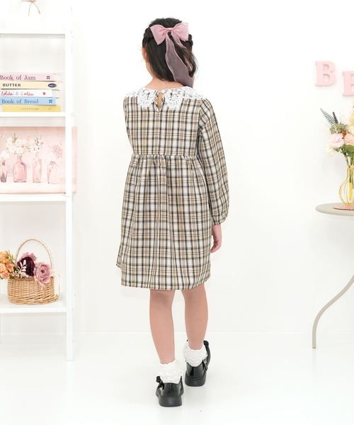 Bee des Bee(ビーデスビー)の「襟付きワンピース(ワンピース・キッズ・ベージュ/ブラック/グレー・150cm/140cm/110cm/100cm/130cm/120cm)」の13枚目の写真