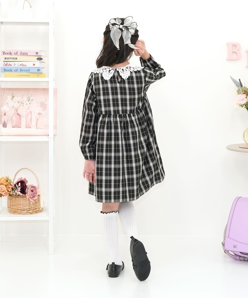 Bee des Bee(ビーデスビー)の「襟付きワンピース(ワンピース・キッズ・ベージュ/ブラック/グレー・150cm/140cm/110cm/100cm/130cm/120cm)」の15枚目の写真