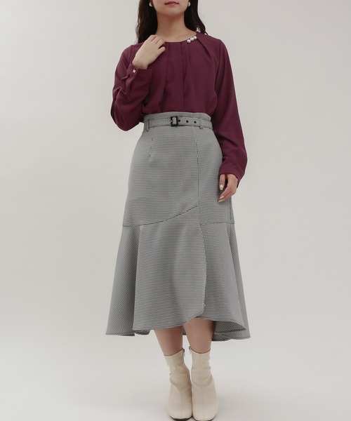 TRUDEA(トルディア)の「とろみ素材 アシメネック パール付きブラウス(シャツ/ブラウス・レディース・ワイン/ダークグリーン/ホワイト/ブラウン・MEDIUM/LARGE)」の8枚目の写真