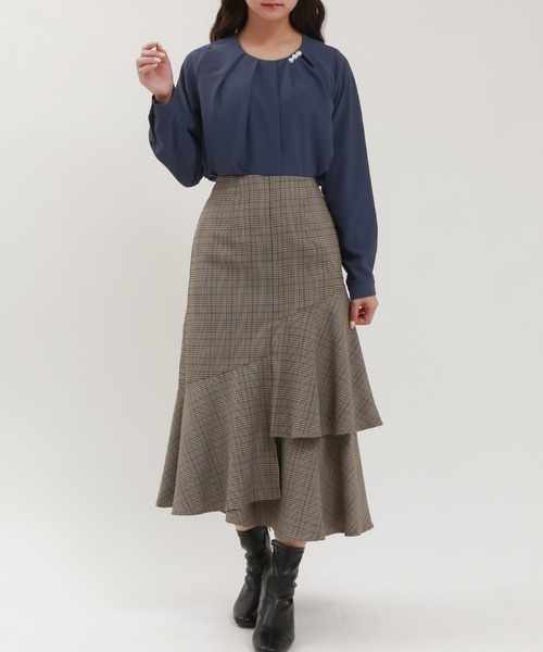 TRUDEA(トルディア)の「とろみ素材 アシメネック パール付きブラウス(シャツ/ブラウス・レディース・ワイン/ダークグリーン/ホワイト/ブラウン・MEDIUM/LARGE)」の12枚目の写真