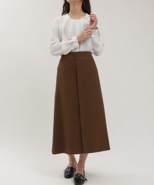 TRUDEA(トルディア)の「とろみ素材 アシメネック パール付きブラウス(シャツ/ブラウス・レディース・ワイン/ダークグリーン/ホワイト/ブラウン・MEDIUM/LARGE)」の16枚目の写真