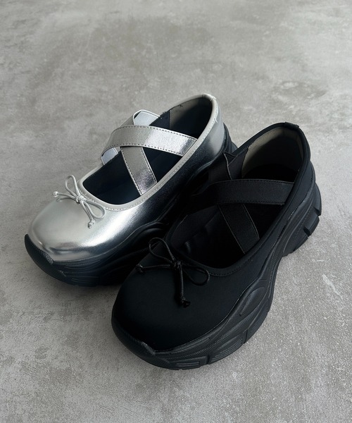 apres jour mignon(アプレジュールミニョン)の「厚底リボンシューズ【ZOZOTOWN限定アイテム】(ローファー・レディース・シルバー/ブラック/オフホワイト・MEDIUM/SMALL/X-LARGE/LARGE)」の4枚目の写真