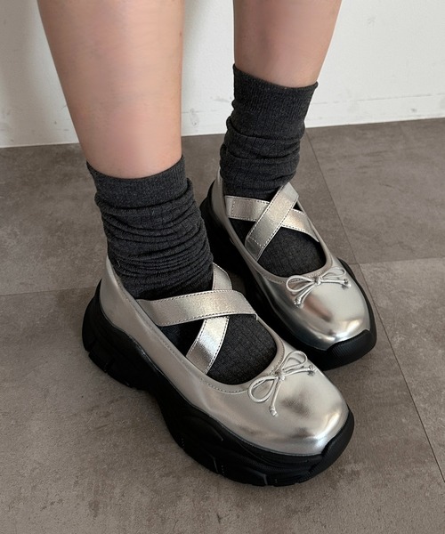 apres jour mignon(アプレジュールミニョン)の「厚底リボンシューズ【ZOZOTOWN限定アイテム】(ローファー・レディース・シルバー/ブラック/オフホワイト・MEDIUM/SMALL/X-LARGE/LARGE)」の9枚目の写真