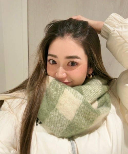 ROXY(ロキシー)の「CUTE BLUSH/ロキシーブロックチェックマフラー(マフラー・レディース・ベージュ/グリーン・FREE)」の4枚目の写真