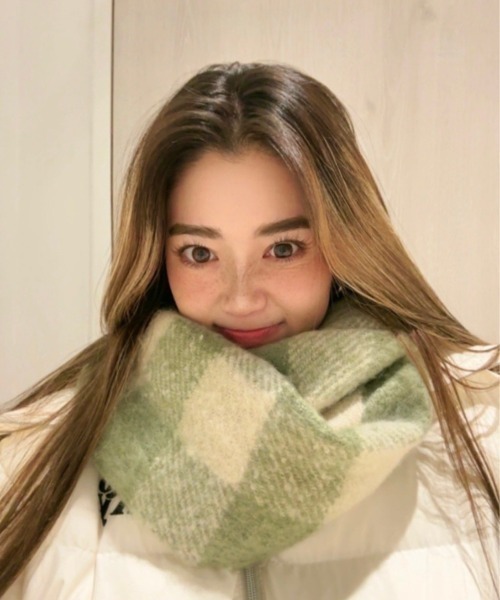 ROXY(ロキシー)の「CUTE BLUSH/ロキシーブロックチェックマフラー(マフラー・レディース・ベージュ/グリーン・FREE)」の6枚目の写真