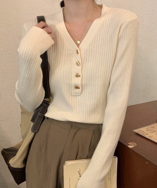 ECLIN（エクラン）の「Vネックリブニットプルオーバー（ニット/セーター・レディース・カーキ/ベージュ/アイボリー/ブラック・FREE）」の21枚目の写真