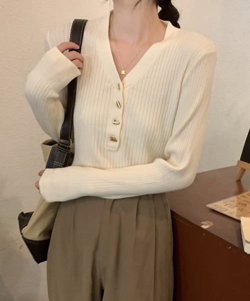 ECLIN（エクラン）の「Vネックリブニットプルオーバー（ニット/セーター・レディース・カーキ/ベージュ/アイボリー/ブラック・FREE）」の17枚目の写真