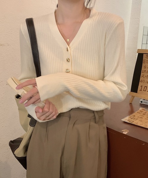 ECLIN（エクラン）の「Vネックリブニットプルオーバー（ニット/セーター・レディース・カーキ/ベージュ/アイボリー/ブラック・FREE）」の19枚目の写真