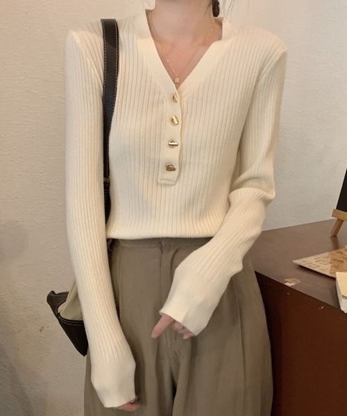 ECLIN（エクラン）の「Vネックリブニットプルオーバー（ニット/セーター・レディース・カーキ/ベージュ/アイボリー/ブラック・FREE）」の20枚目の写真