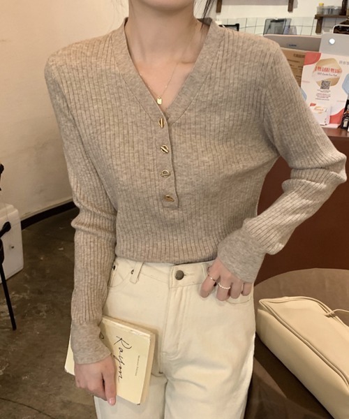 ECLIN（エクラン）の「Vネックリブニットプルオーバー（ニット/セーター・レディース・カーキ/ベージュ/アイボリー/ブラック・FREE）」の11枚目の写真