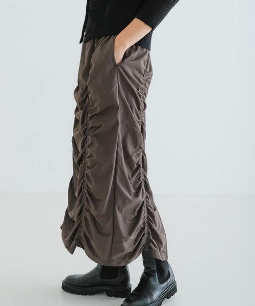 URBAN RESEARCH(アーバンリサーチ)の「シャーリングギャザースカート(スカート・レディース・チャコールグレー/ブラック・FREE)」の3枚目の写真
