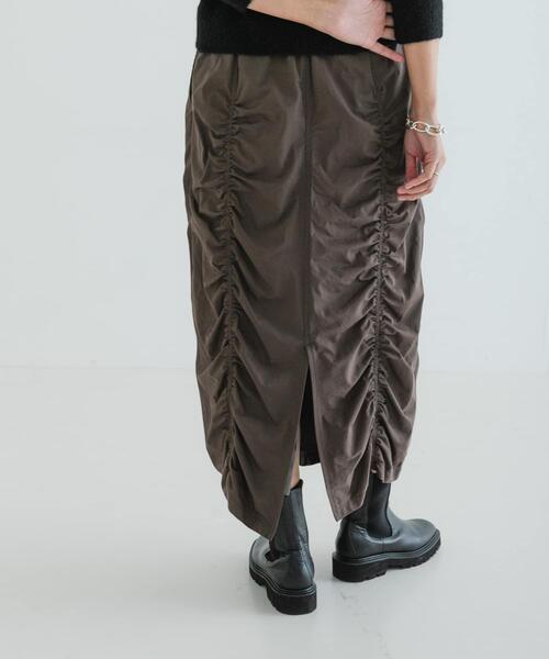 URBAN RESEARCH(アーバンリサーチ)の「シャーリングギャザースカート(スカート・レディース・チャコールグレー/ブラック・FREE)」の4枚目の写真