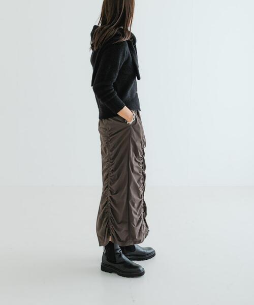 URBAN RESEARCH(アーバンリサーチ)の「シャーリングギャザースカート(スカート・レディース・チャコールグレー/ブラック・FREE)」の8枚目の写真