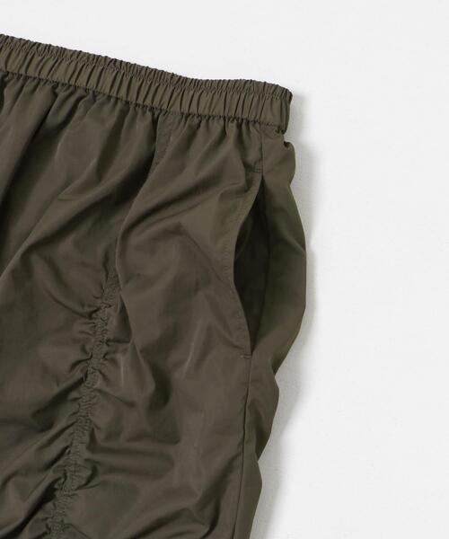 URBAN RESEARCH(アーバンリサーチ)の「シャーリングギャザースカート(スカート・レディース・チャコールグレー/ブラック・FREE)」の15枚目の写真