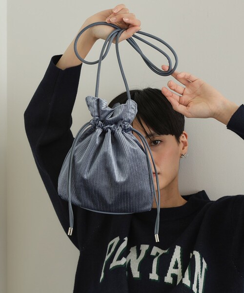 OPAQUE.CLIP（オペークドットクリップ）の「【長さ調整可能】プリーツドロストミニショルダーバッグ（ショルダーバッグ・レディース・シルバー/ブルー系6/ベージュ系6/ブラック/ピンク系9・00）」の11枚目の写真