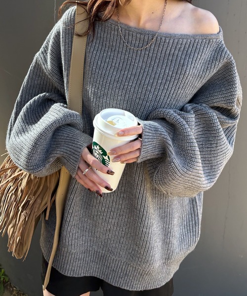 ISOOK(アイスー)の「【ISOOK / アイスー】ボートネック2wayニット / オーバーサイズ ビックシルエット ロング丈 チュニック丈 オフショル マルチウェイ セーター アルパカタッチ ハイゲージ 体型カバー オレンジ ホワイト グレー 白 ZOZOTOWN限定(ニット/セーター・レディース・オレンジ/グレー/アイボリー・FREE)」の2枚目の写真