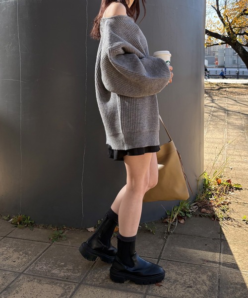 ISOOK(アイスー)の「【ISOOK / アイスー】ボートネック2wayニット / オーバーサイズ ビックシルエット ロング丈 チュニック丈 オフショル マルチウェイ セーター アルパカタッチ ハイゲージ 体型カバー オレンジ ホワイト グレー 白 ZOZOTOWN限定(ニット/セーター・レディース・オレンジ/グレー/アイボリー・FREE)」の22枚目の写真