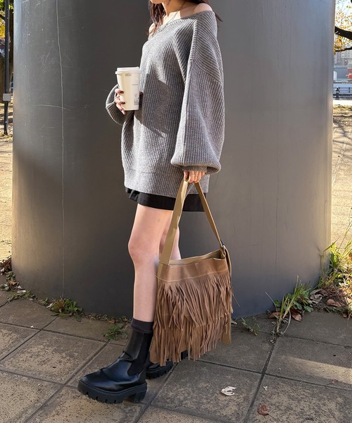 ISOOK(アイスー)の「【ISOOK / アイスー】ボートネック2wayニット / オーバーサイズ ビックシルエット ロング丈 チュニック丈 オフショル マルチウェイ セーター アルパカタッチ ハイゲージ 体型カバー オレンジ ホワイト グレー 白 ZOZOTOWN限定(ニット/セーター・レディース・オレンジ/グレー/アイボリー・FREE)」の11枚目の写真