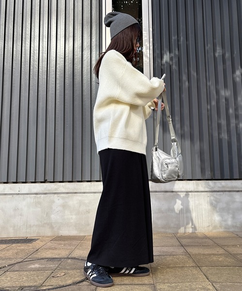 ISOOK(アイスー)の「【ISOOK / アイスー】ボートネック2wayニット / オーバーサイズ ビックシルエット ロング丈 チュニック丈 オフショル マルチウェイ セーター アルパカタッチ ハイゲージ 体型カバー オレンジ ホワイト グレー 白 ZOZOTOWN限定(ニット/セーター・レディース・オレンジ/グレー/アイボリー・FREE)」の18枚目の写真