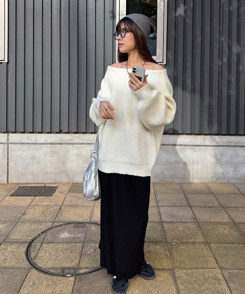 ISOOK(アイスー)の「【ISOOK / アイスー】ボートネック2wayニット / オーバーサイズ ビックシルエット ロング丈 チュニック丈 オフショル マルチウェイ セーター アルパカタッチ ハイゲージ 体型カバー オレンジ ホワイト グレー 白 ZOZOTOWN限定(ニット/セーター・レディース・オレンジ/グレー/アイボリー・FREE)」の8枚目の写真