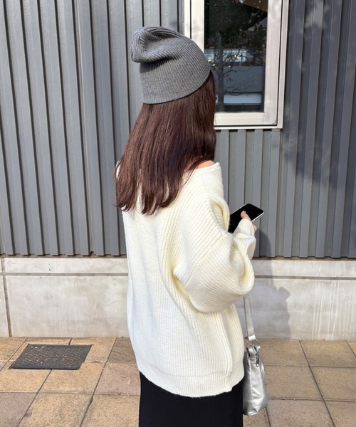 ISOOK(アイスー)の「【ISOOK / アイスー】ボートネック2wayニット / オーバーサイズ ビックシルエット ロング丈 チュニック丈 オフショル マルチウェイ セーター アルパカタッチ ハイゲージ 体型カバー オレンジ ホワイト グレー 白 ZOZOTOWN限定(ニット/セーター・レディース・オレンジ/グレー/アイボリー・FREE)」の16枚目の写真