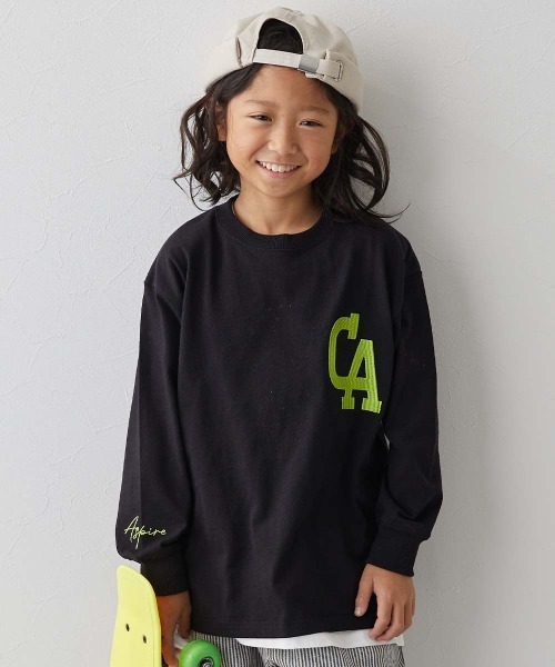 devirock（デビロック）の「綿100% お洗濯してもよれにくい ビッグシルエット袖リブ ワンポイント刺繍 アソート 長袖Tシャツ（Tシャツ/カットソー・キッズ・ブラック系2/ブルー系2/ブルー系/ブラック系/グリーン系/ベージュ系/ブルー系3/ブラック系3/ネイビー系/パープル系/グレー系/ブラック系4/ホワイト系・110cm/100cm/160cm/150cm/140cm/130cm/120cm）」の3枚目の写真