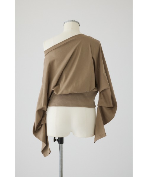 RIM.ARK（リムアーク）の「Sleeve tuck cut tops スリーブタックカットトップス（Tシャツ/カットソー・レディース・ブラック/ホワイト/グレイッシュベージュ・FREE）」の16枚目の写真