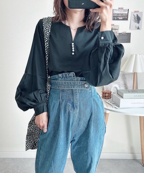 aquagarage（アクアガレージ）の「キーネックパールボタンブラウス（シャツ/ブラウス・レディース・ブラック/グレー/ホワイト/ネイビー・M/L）」の16枚目の写真