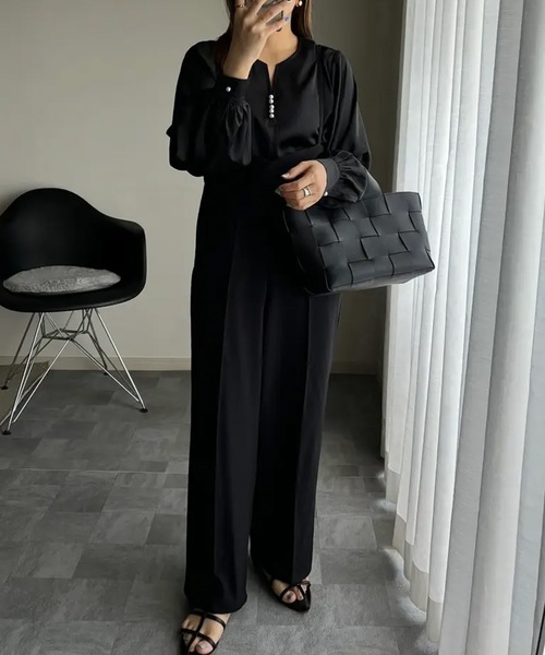 aquagarage（アクアガレージ）の「キーネックパールボタンブラウス（シャツ/ブラウス・レディース・ブラック/グレー/ホワイト/ネイビー・M/L）」の22枚目の写真