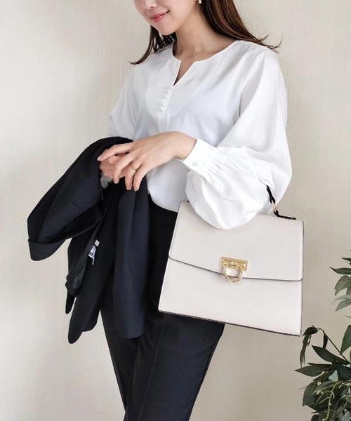 aquagarage（アクアガレージ）の「キーネックパールボタンブラウス（シャツ/ブラウス・レディース・ブラック/グレー/ホワイト/ネイビー・M/L）」の7枚目の写真