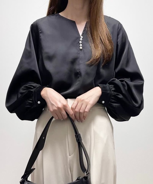 aquagarage（アクアガレージ）の「キーネックパールボタンブラウス（シャツ/ブラウス・レディース・ブラック/グレー/ホワイト/ネイビー・M/L）」の9枚目の写真