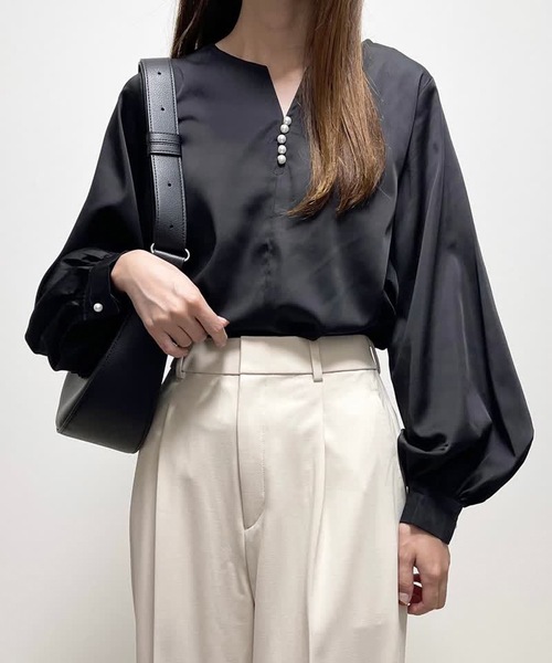 aquagarage（アクアガレージ）の「キーネックパールボタンブラウス（シャツ/ブラウス・レディース・ブラック/グレー/ホワイト/ネイビー・M/L）」の11枚目の写真