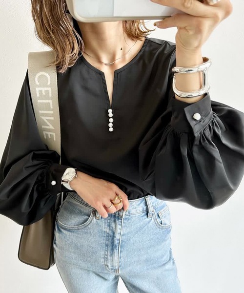 aquagarage（アクアガレージ）の「キーネックパールボタンブラウス（シャツ/ブラウス・レディース・ブラック/グレー/ホワイト/ネイビー・M/L）」の13枚目の写真